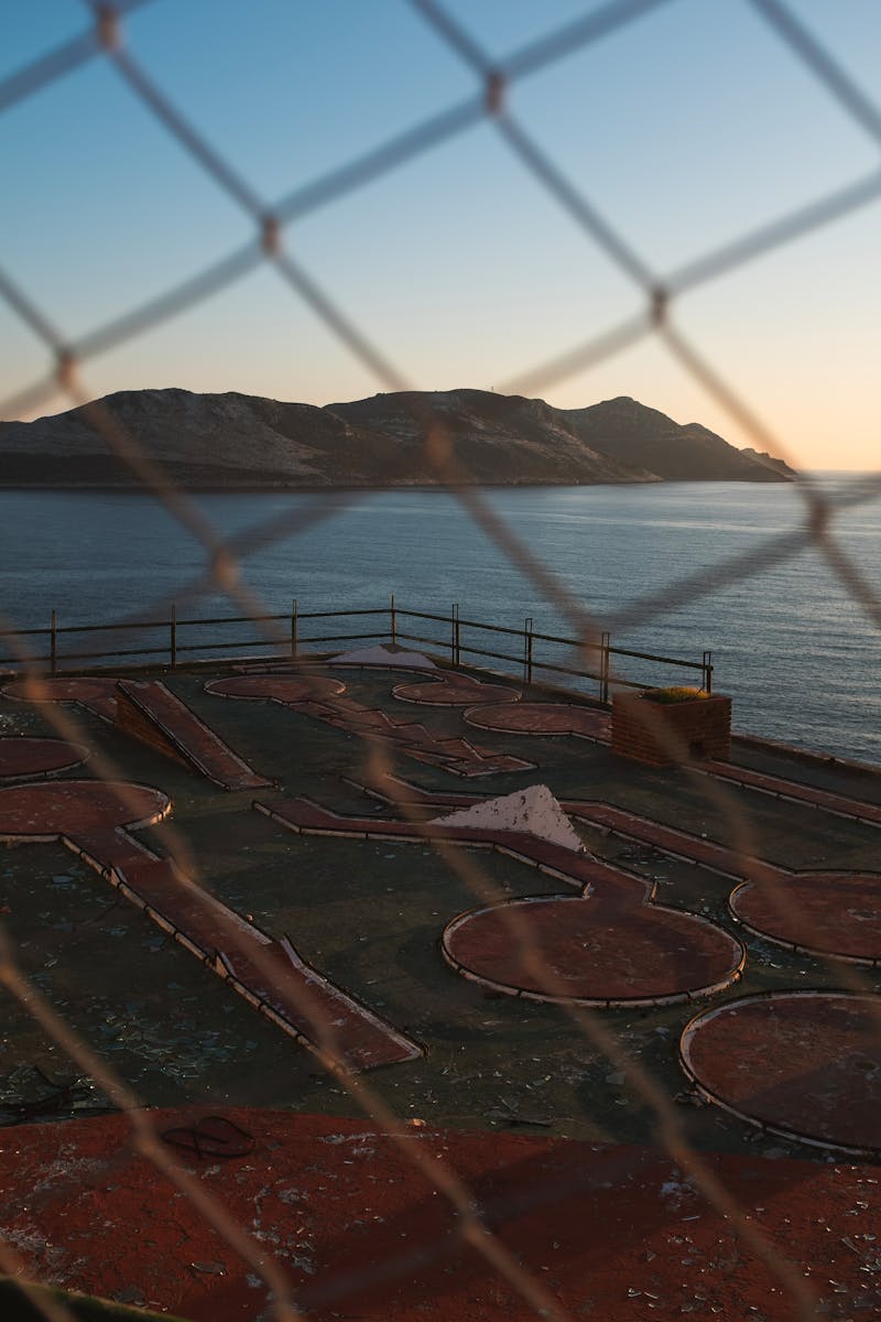 MINI GOLF 9-HOLE COURSE - Image 1